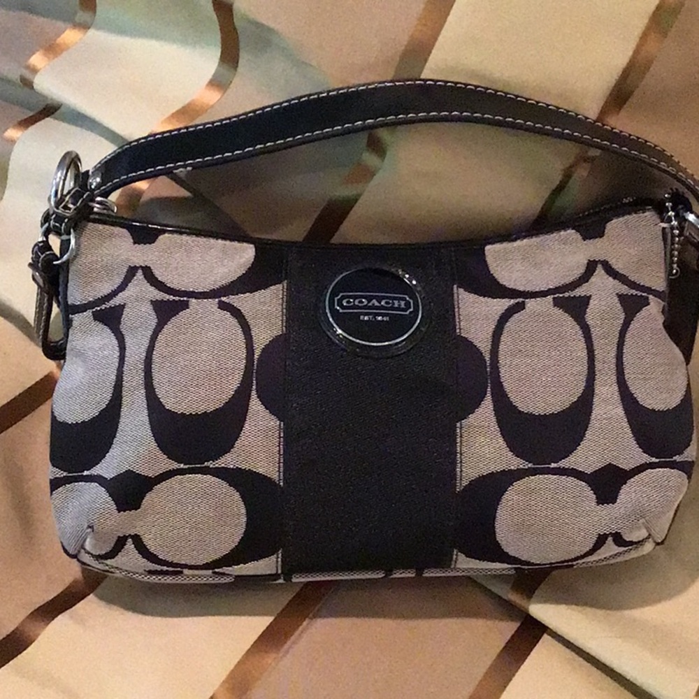 Excellent Condition Signature CC Hobo $329